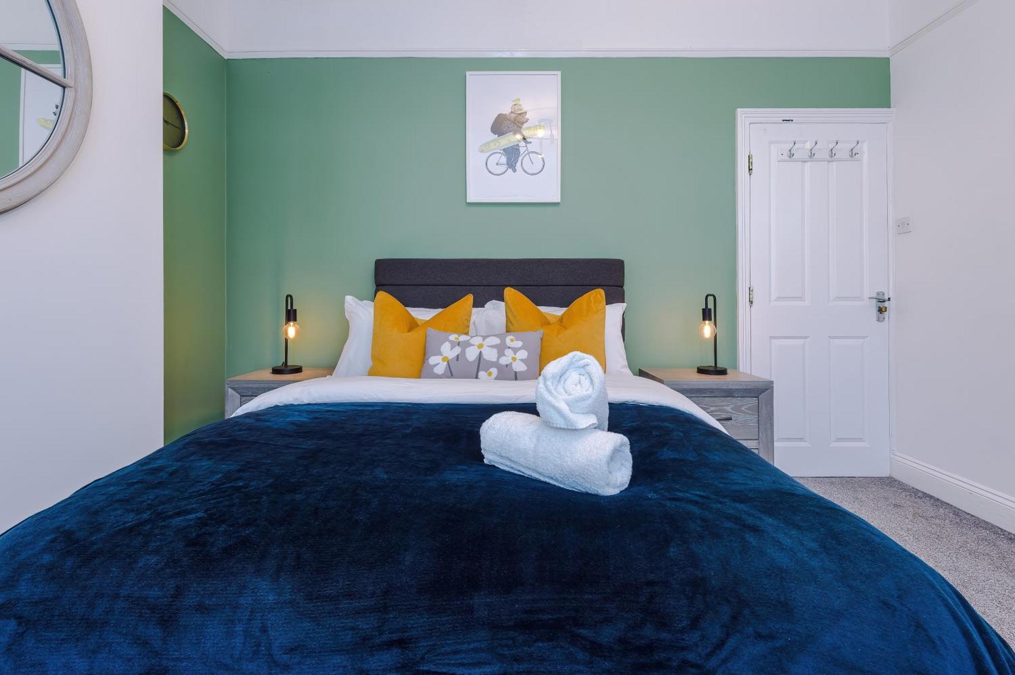 Incredible - Five Bedroom - 7 Actual Beds - 6 Bathroom House By Purestay - Central Bath With Parking Экстерьер фото
