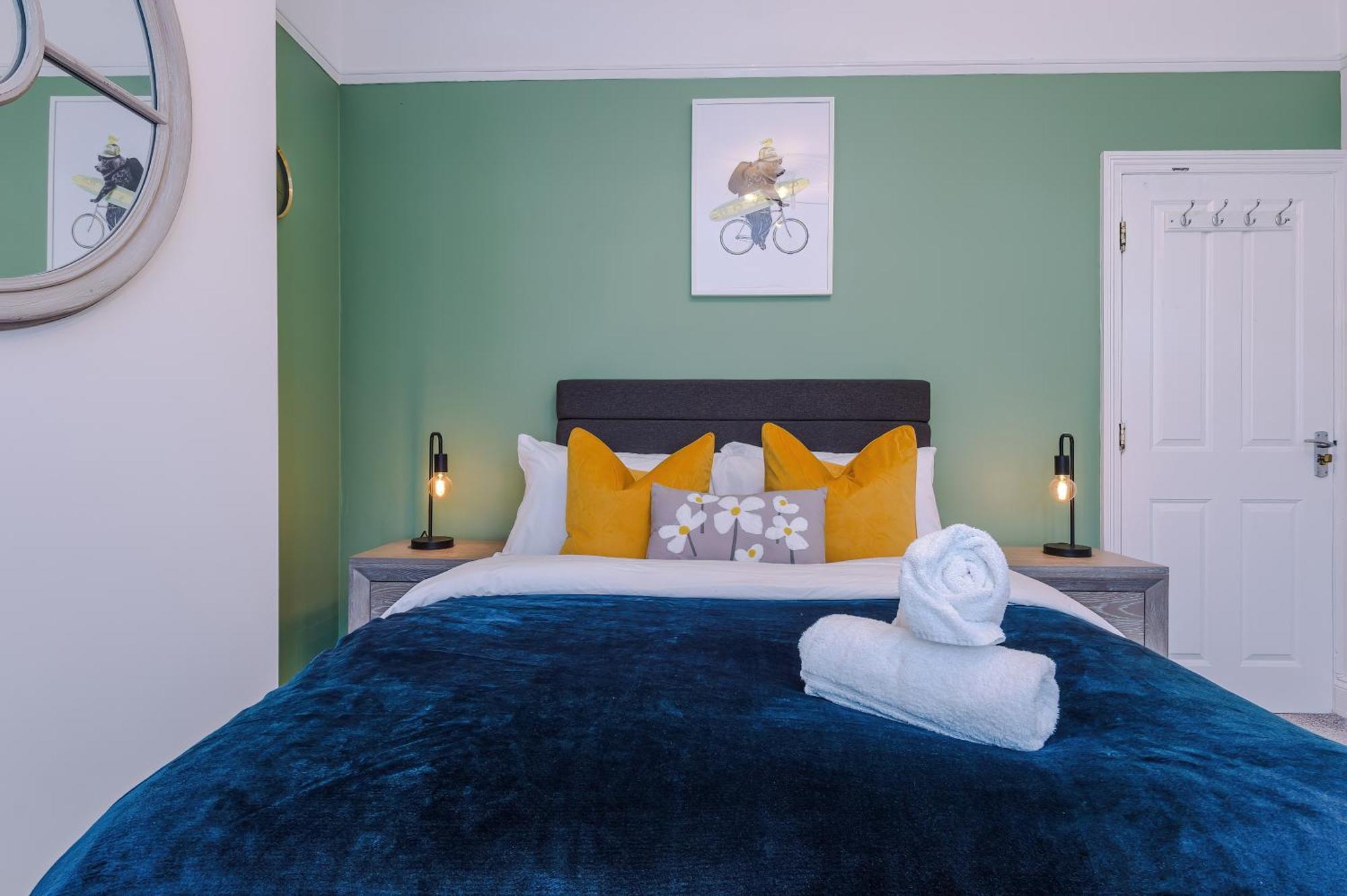 Incredible - Five Bedroom - 7 Actual Beds - 6 Bathroom House By Purestay - Central Bath With Parking Экстерьер фото