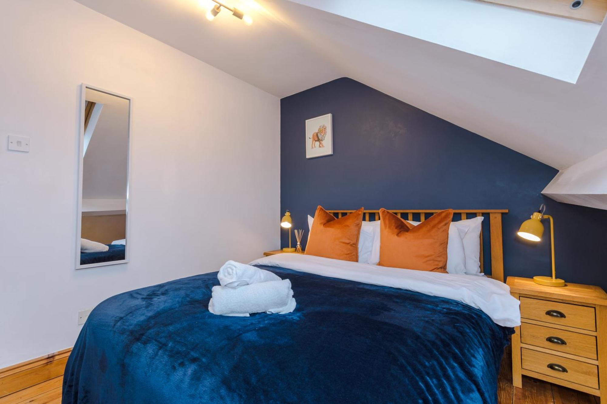 Incredible - Five Bedroom - 7 Actual Beds - 6 Bathroom House By Purestay - Central Bath With Parking Экстерьер фото