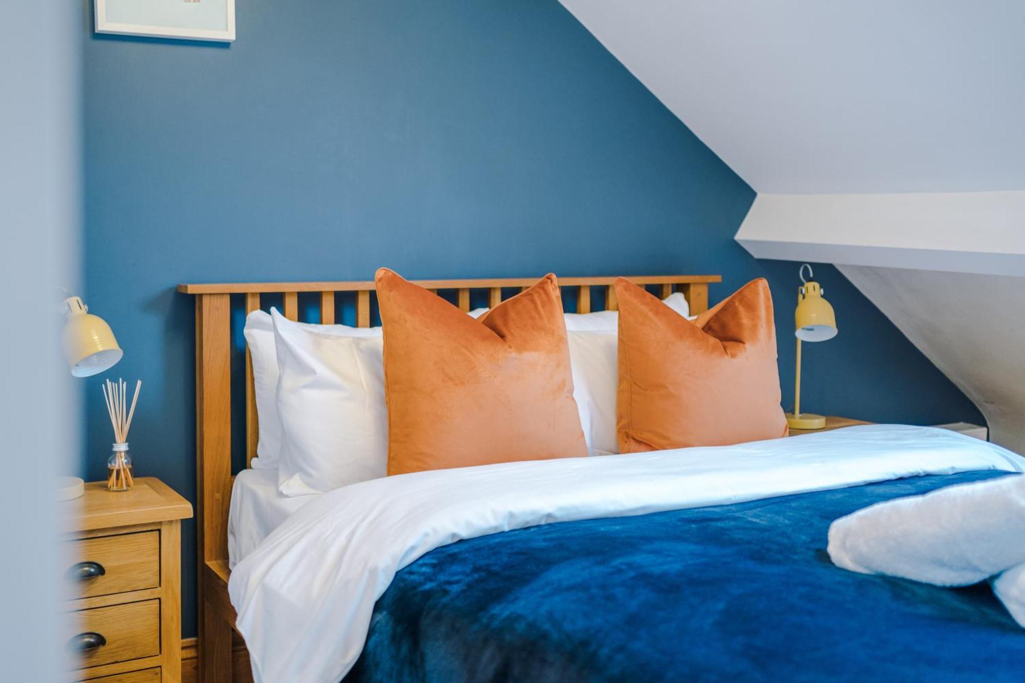 Incredible - Five Bedroom - 7 Actual Beds - 6 Bathroom House By Purestay - Central Bath With Parking Экстерьер фото