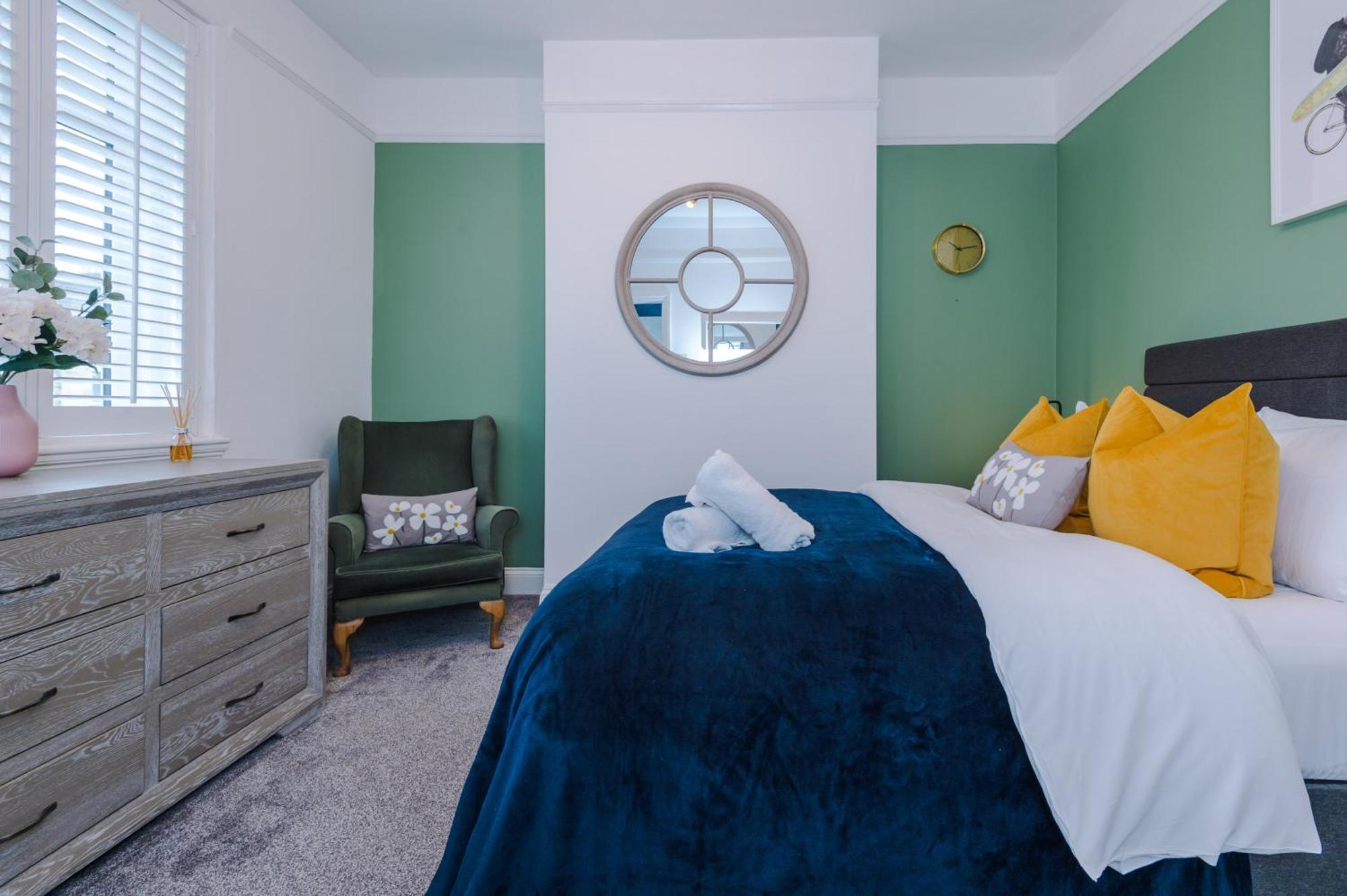 Incredible - Five Bedroom - 7 Actual Beds - 6 Bathroom House By Purestay - Central Bath With Parking Экстерьер фото
