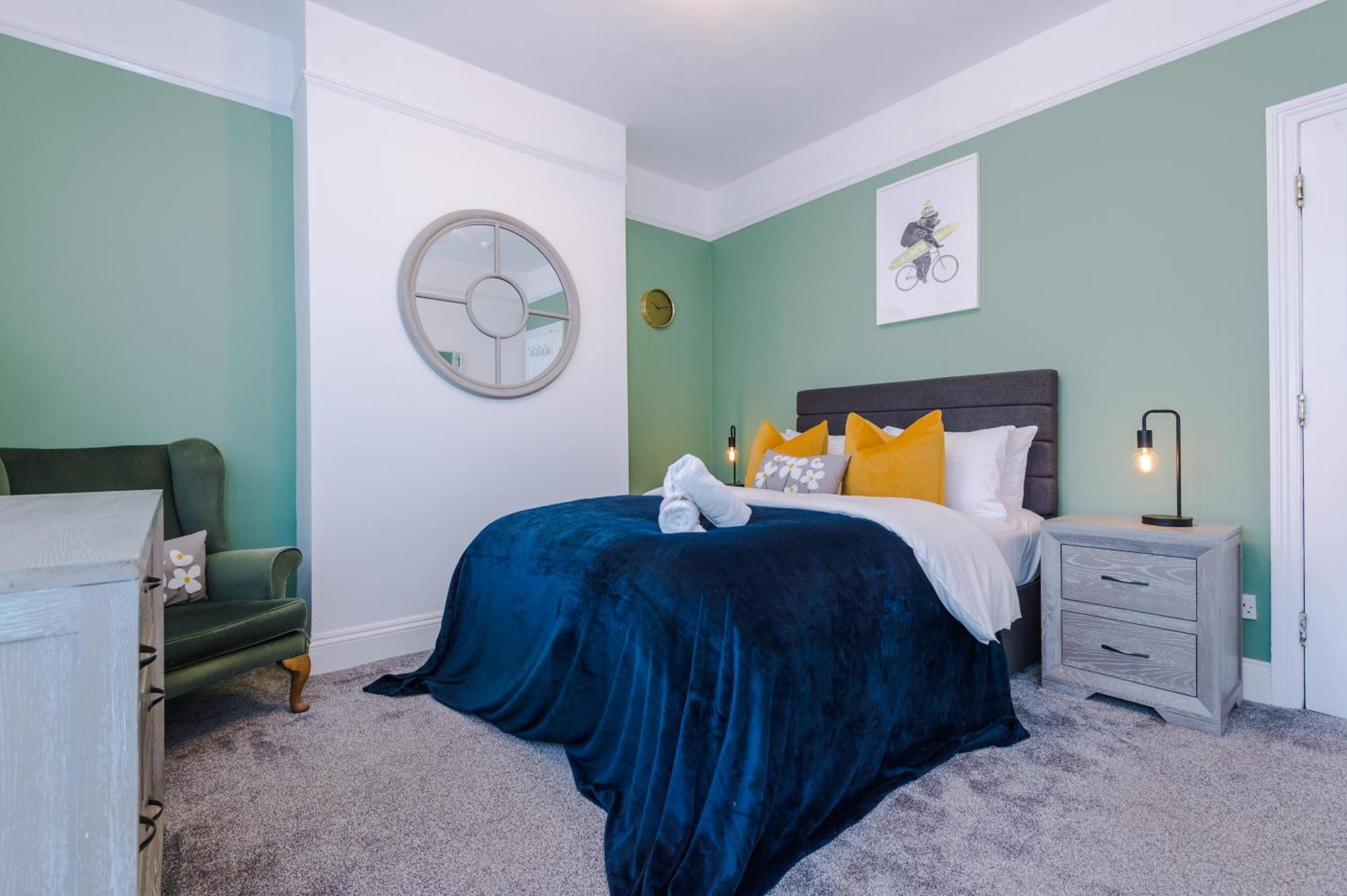 Incredible - Five Bedroom - 7 Actual Beds - 6 Bathroom House By Purestay - Central Bath With Parking Экстерьер фото