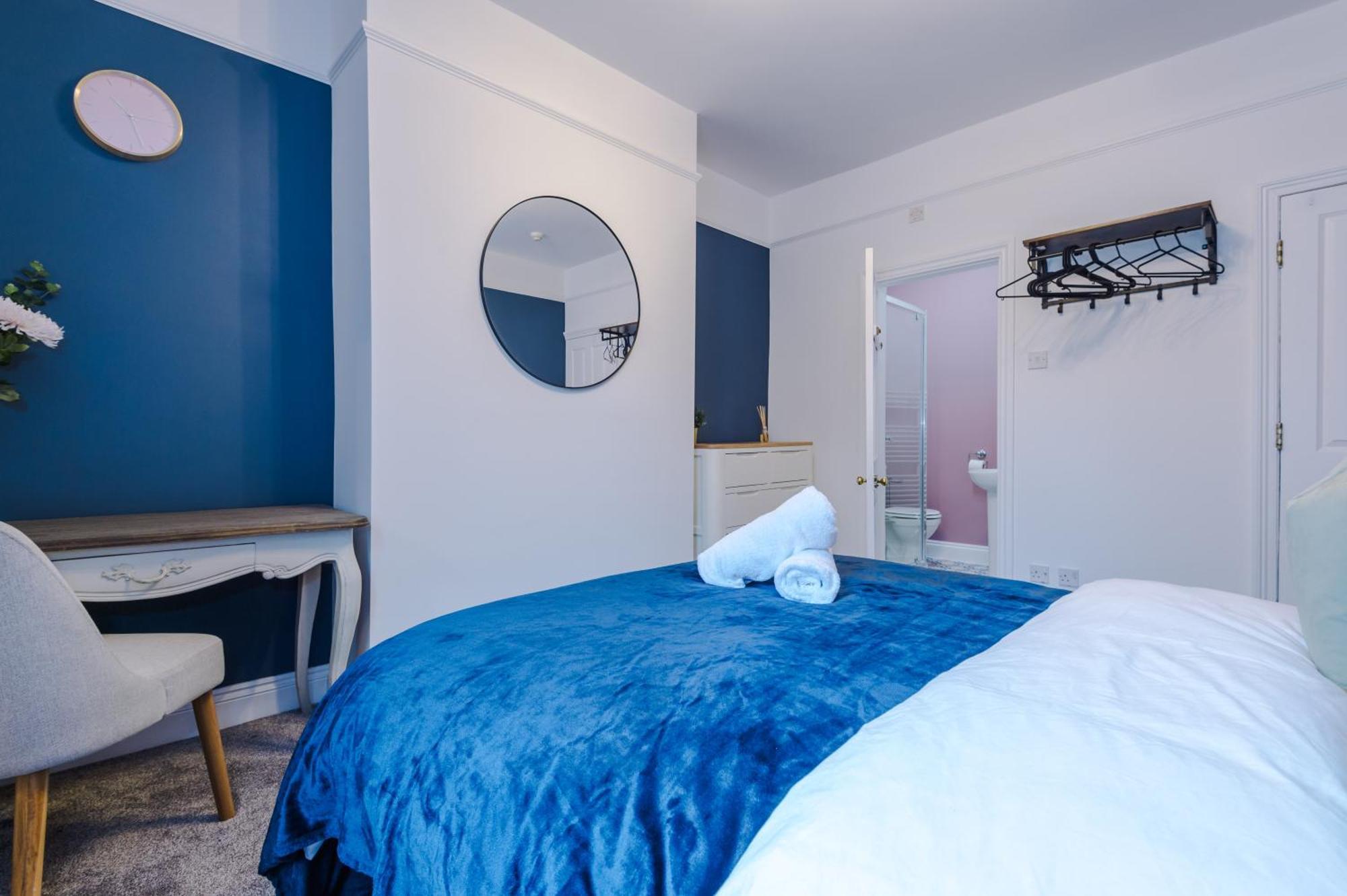 Incredible - Five Bedroom - 7 Actual Beds - 6 Bathroom House By Purestay - Central Bath With Parking Экстерьер фото