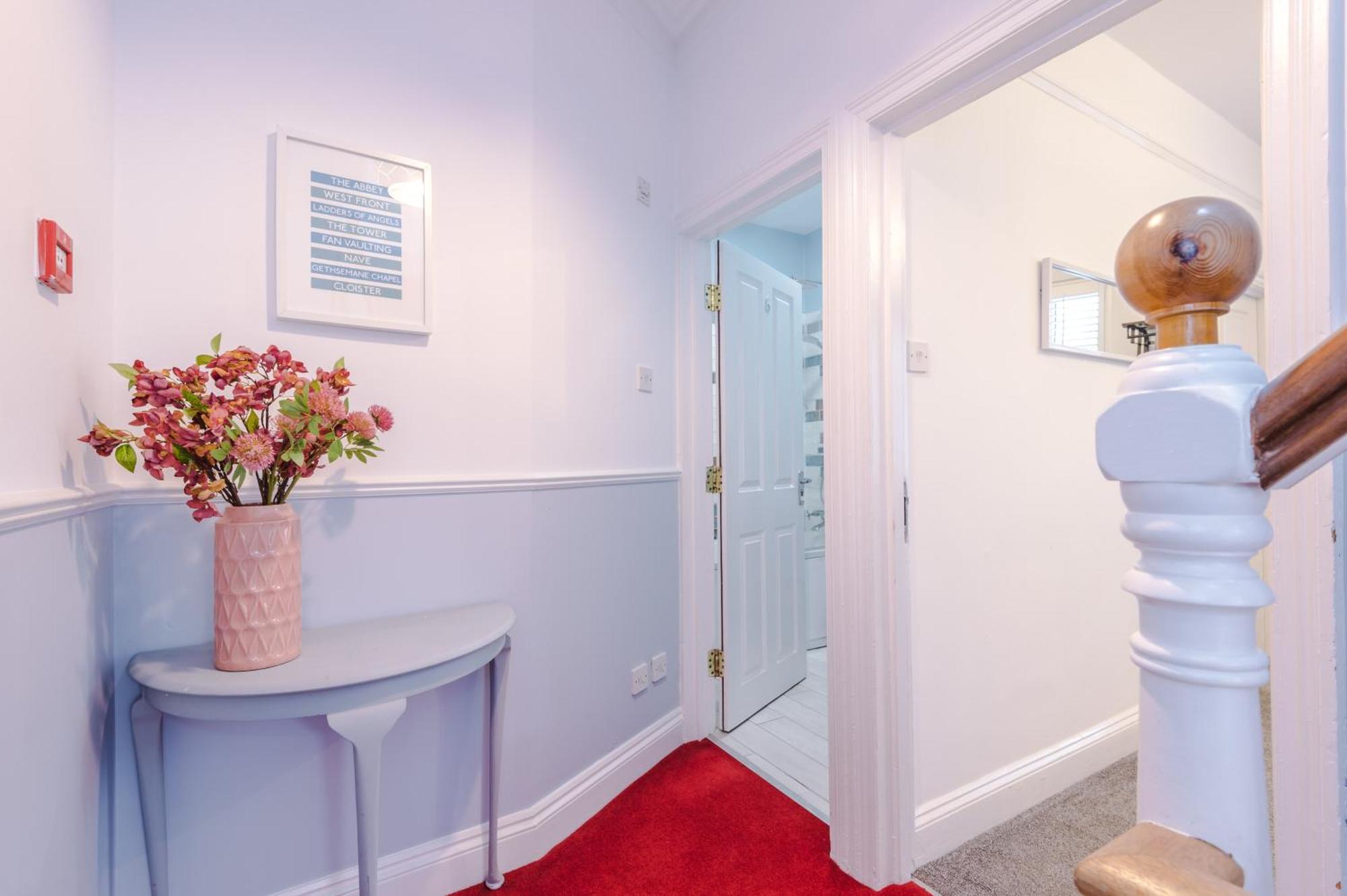 Incredible - Five Bedroom - 7 Actual Beds - 6 Bathroom House By Purestay - Central Bath With Parking Экстерьер фото
